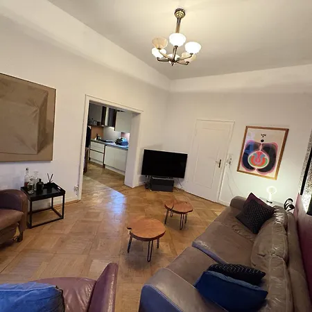 Geraeumige 4-zimmer-wohnung Im Familienfreundlichen Westend Mit Balkon * Frankfurt nad Menem