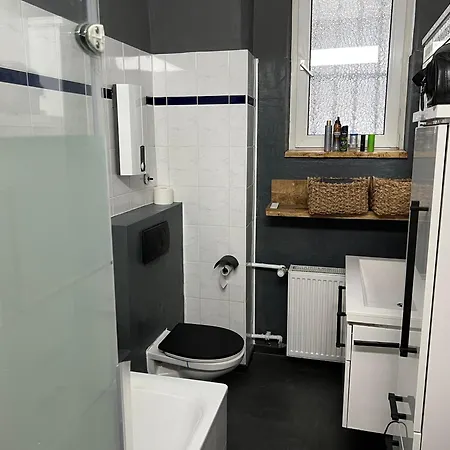 Geraeumige 4-zimmer-wohnung Im Familienfreundlichen Westend Mit Balkon