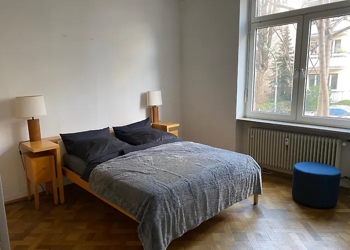 Апартаменты Geraeumige 4-zimmer-wohnung Im Familienfreundlichen Westend Mit Balkon