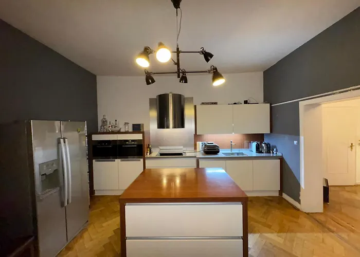 Geraeumige 4-zimmer-wohnung Im Familienfreundlichen Westend Mit Balkon Апартаменты