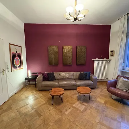 Geraeumige 4-zimmer-wohnung Im Familienfreundlichen Westend Mit Balkon Διαμέρισμα *